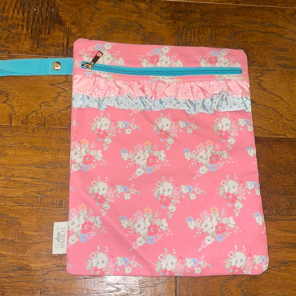 Swim bag! Perfect for traveling to the beach! Store wet swimsuits in here!
